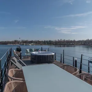 https://la-dolce-vita-house-boat.it-lombardy.com